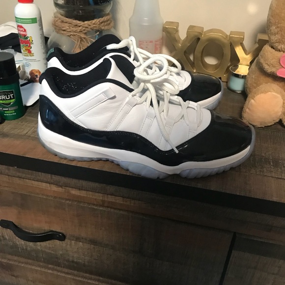 Air Jordan Retro 11 Low Emerald - Picture 4 of 5
